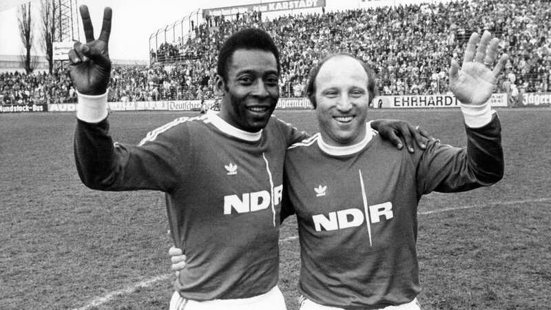 Seeler có trận ra mắt đội tuyển quốc gia Đức ở tuổi 17