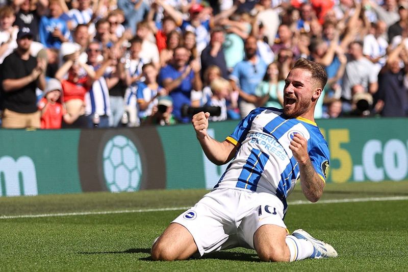 Khoảnh khắc ăn mừng trên sân cỏ của Alexis Mac Allister 