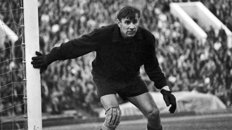 Lev Yashin chỉ huy hàng phòng ngự