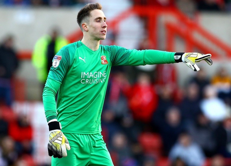 Steven Benda thi đấu cho Swindon Town dưới dạng cho mượn