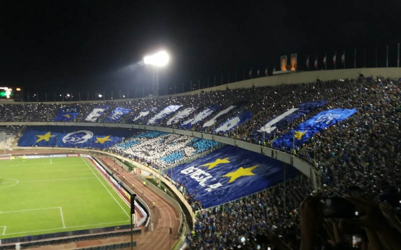 Hình ảnh sân vận động Azadi với sức chứa hàng chục ngàn cổ động viên