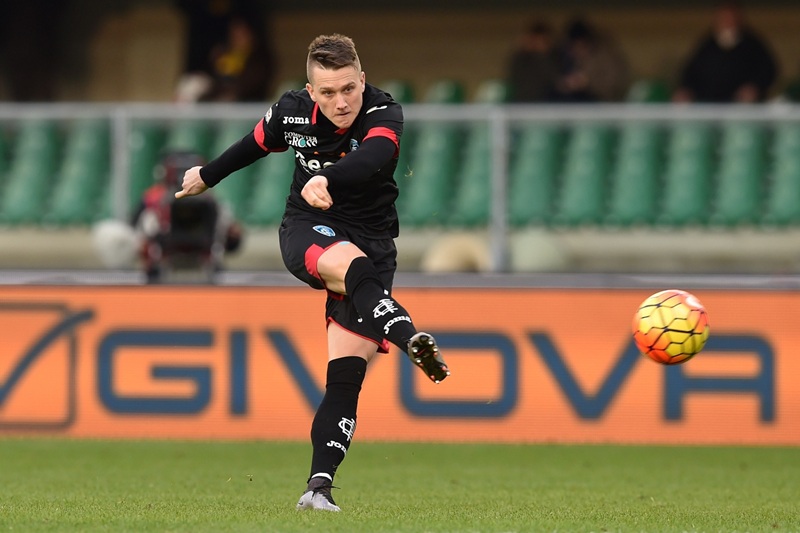 Hình ảnh thi đấu của cầu thủ trên sân cỏ