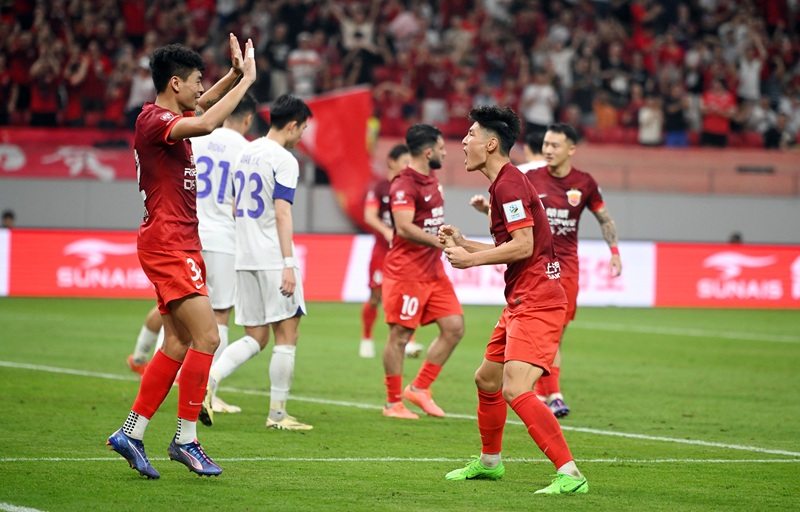 Màn ăn mừng trên sân cỏ của các cầu thủ Shanghai SIPG