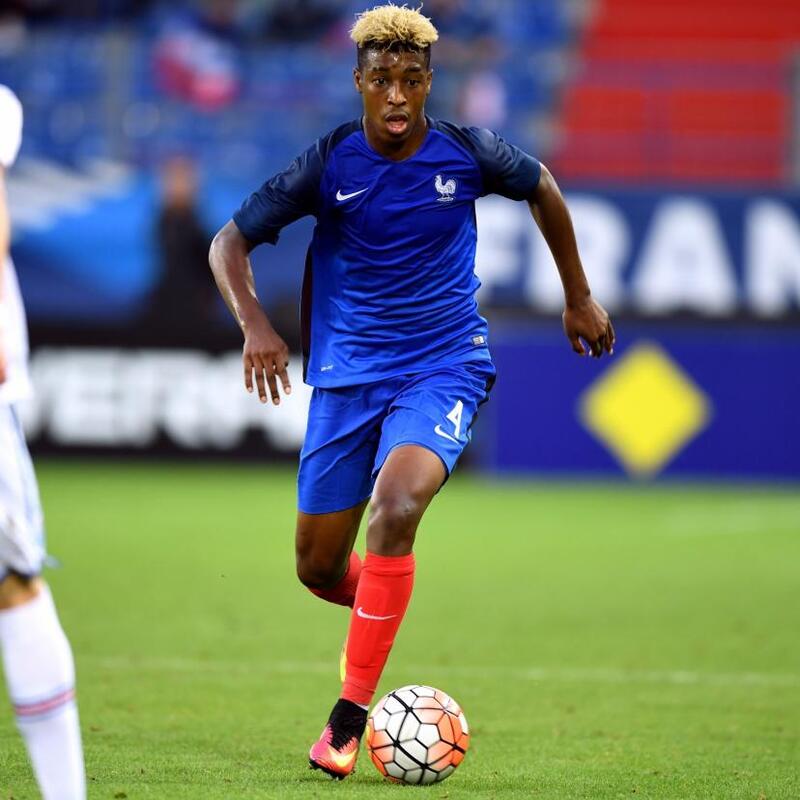 Presnel Kimpembe luyện tập cùng đồng đội
