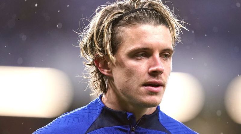 Gallagher có cơ hội trau dồi kỹ năng thông qua nhiều môi trường thi đấu khác biệt