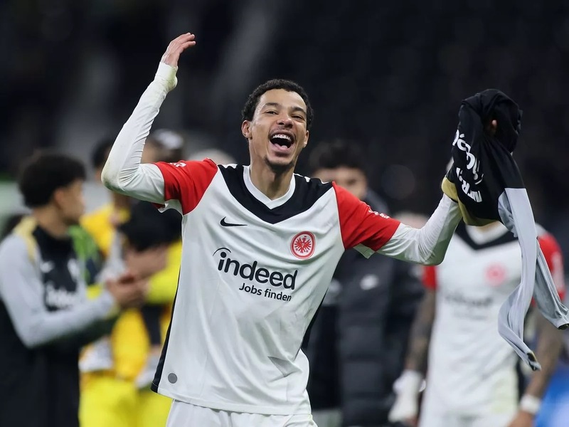 Khả năng bứt tốc và chơi bóng bằng đầu gây ấn tượng của Hugo 