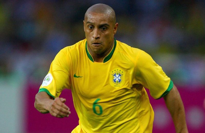 Cú sút phạt “bẻ cong vật lý” vào lưới Pháp năm 1997 đã làm nên thương hiệu không thể thay thế của anh