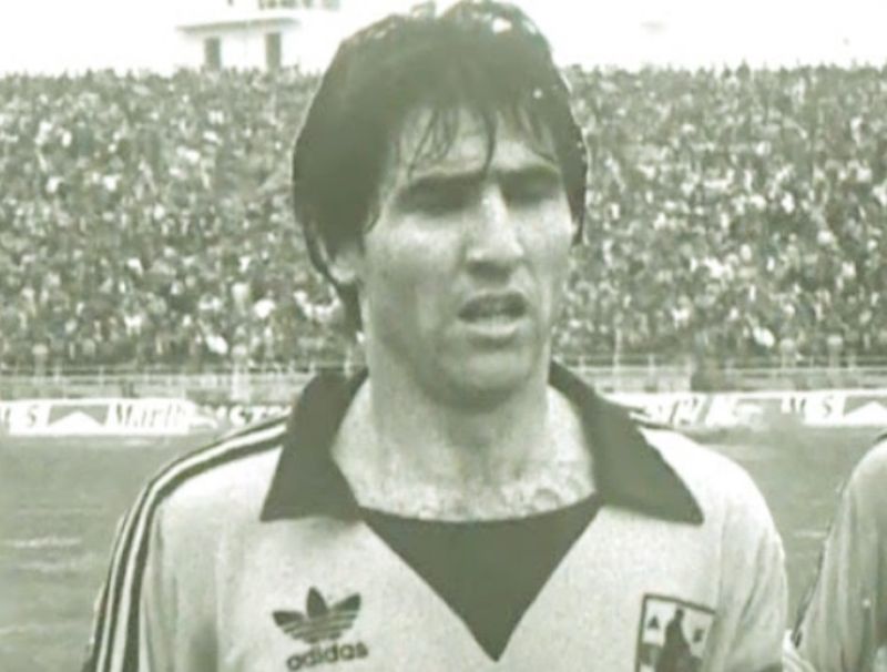 Ông dành trọn sự nghiệp thi đấu để cống hiến cho màu áo vàng-đen