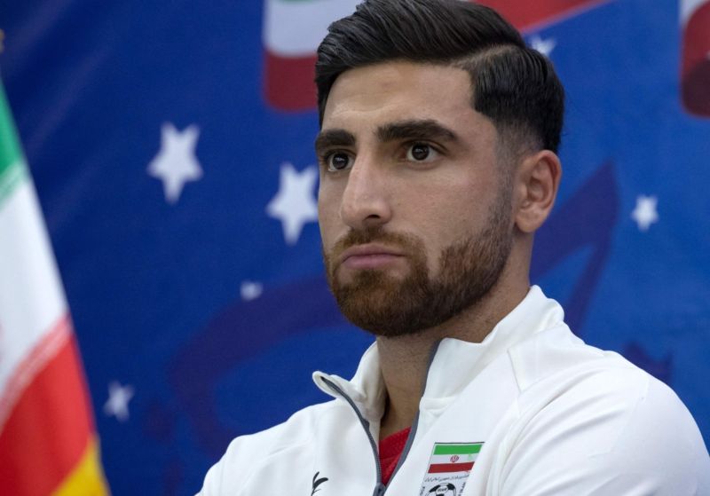 Alireza Jahanbakhsh là cầu thủ bóng đá người Iran, nổi bật với tốc độ và kỹ thuật điêu luyện