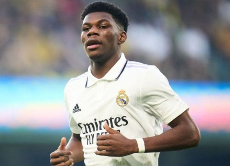 Anh nổi bật với khả năng đánh chặn, tranh chấp tay đôi mạnh mẽ và lối chơi thông minh