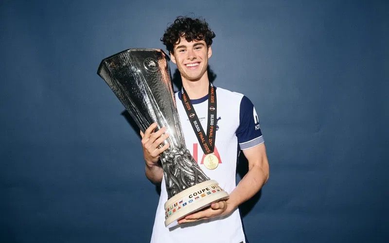 Archie Gray được kỳ vọng sẽ là tương lai của bóng đá Anh 