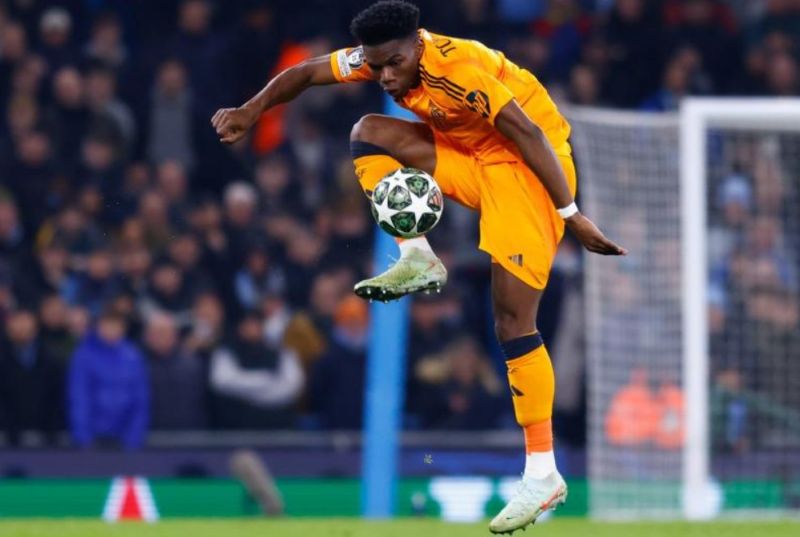 Aurélien Tchouaméni là tiền vệ người Pháp hiện khoác áo Real Madrid và đội tuyển quốc gia