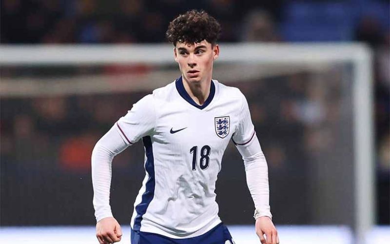 Chân sút trẻ sinh ra trong gia đình có truyền thống bóng đá 