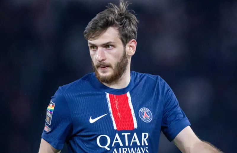 Khvicha Kvaratskhelia là chân sút trẻ tài năng đang tỏa sáng tại Serie A cùng Napoli