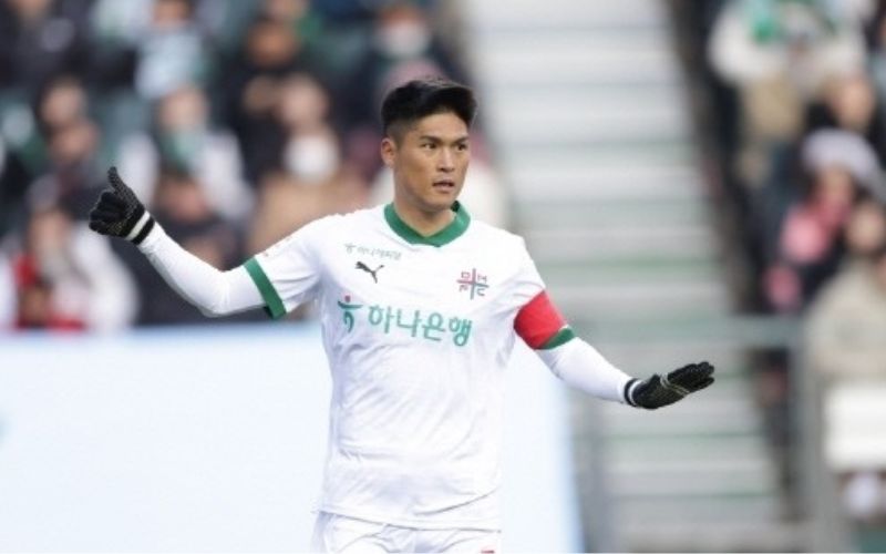 Lee Soon-min nổi bật với lối chơi bền bỉ