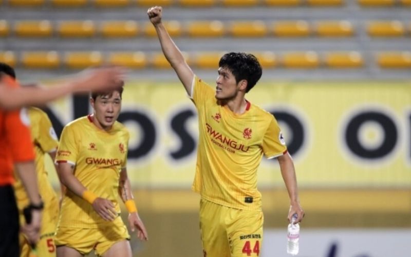 Lee Soon-min trở thành hình mẫu tiêu biểu của bóng đá Hàn Quốc