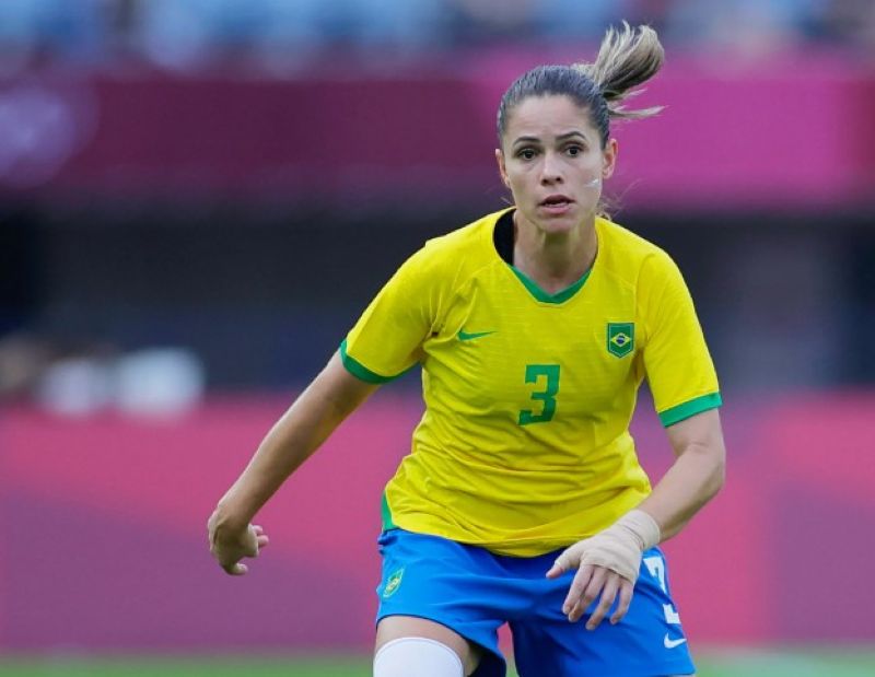 Tại cấp CLB, Erika Dos Santos đã gặt hái nhiều danh hiệu cùng Santos, PSG và Corinthians