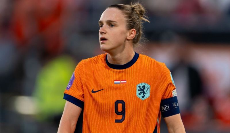 Vivianne Miedema không chỉ tỏa sáng trên sân cỏ mà còn là biểu tượng toàn cầu của bóng đá nữ