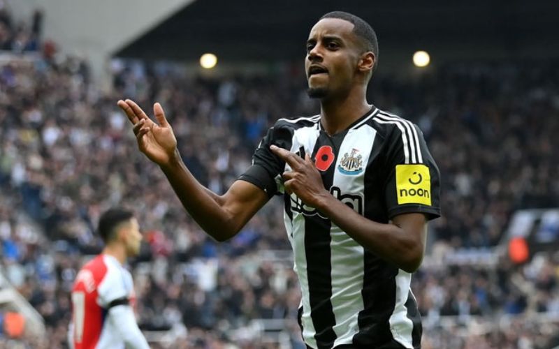 Alexander Isak hoàn toàn có thể trở thành một trong những tiền đạo xuất sắc nhất 