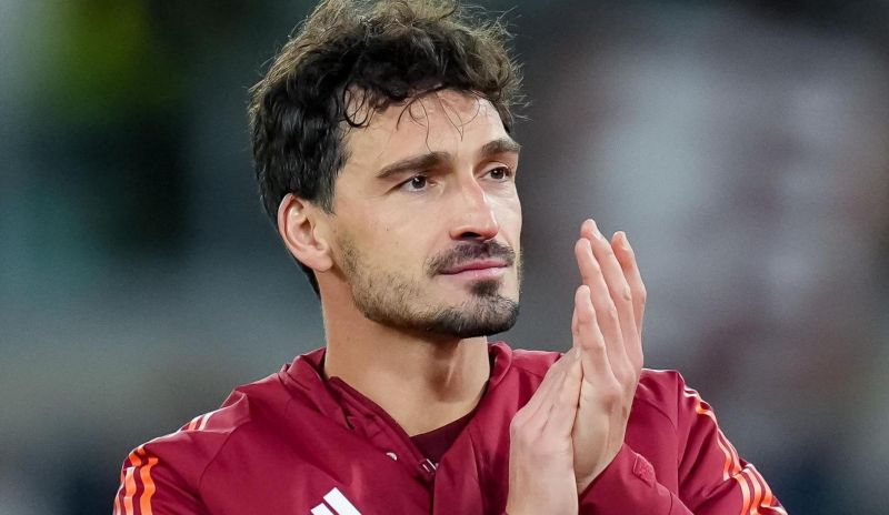 Anh được biết đến như một trong những hậu vệ có tư duy chiến thuật tốt nhất thế hệ mình