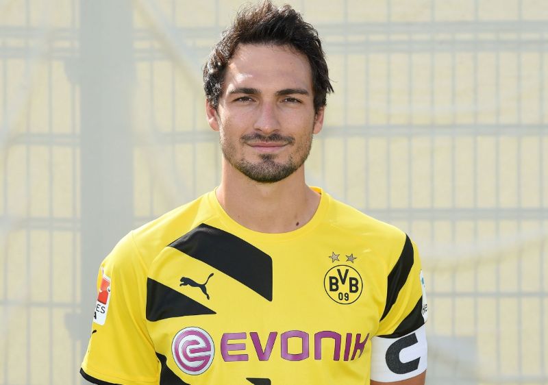 Mats Hummels là trung vệ người Đức nổi tiếng với lối chơi thông minh