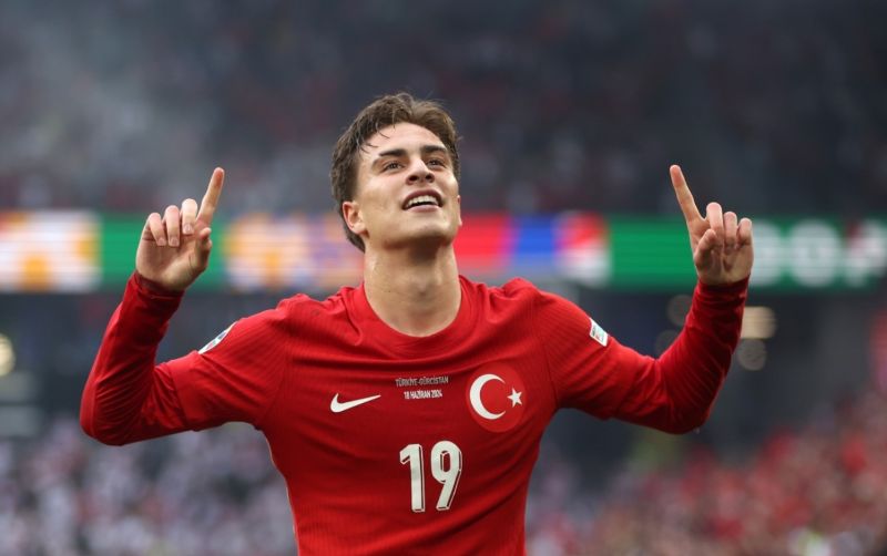 Ở tuổi 18, Yildiz đã được triệu tập lên ĐTQG Thổ Nhĩ Kỳ và hứa hẹn sẽ còn tiến xa hơn nữa