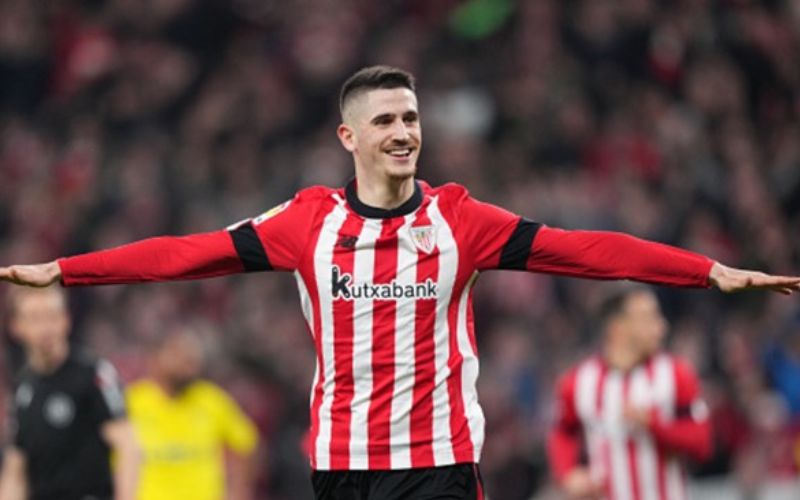 Oihan Sancet là một trong những tiền vệ tấn công trẻ xuất sắc của Tây Ban Nha 