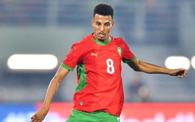 Anh nổi bật nhờ khả năng xử lý bóng linh hoạt 