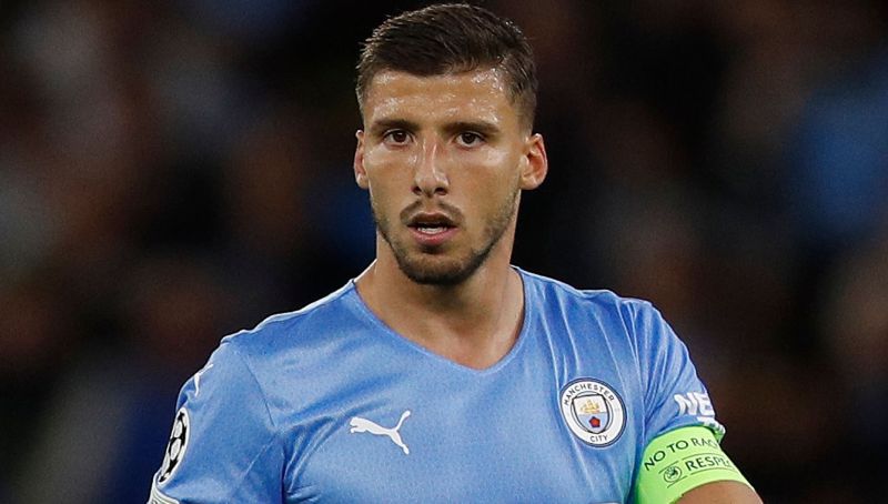 Những pha cắt bóng và không chiến xuất sắc của anh giúp đội bóng duy trì sự cân bằng và ổn định